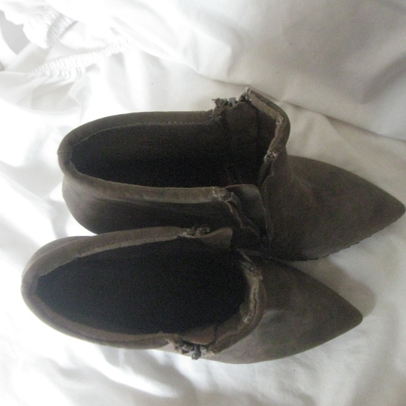 *New H by Halston Wedge Suede Bootie Sz 9 brown - Picture 4 of 6